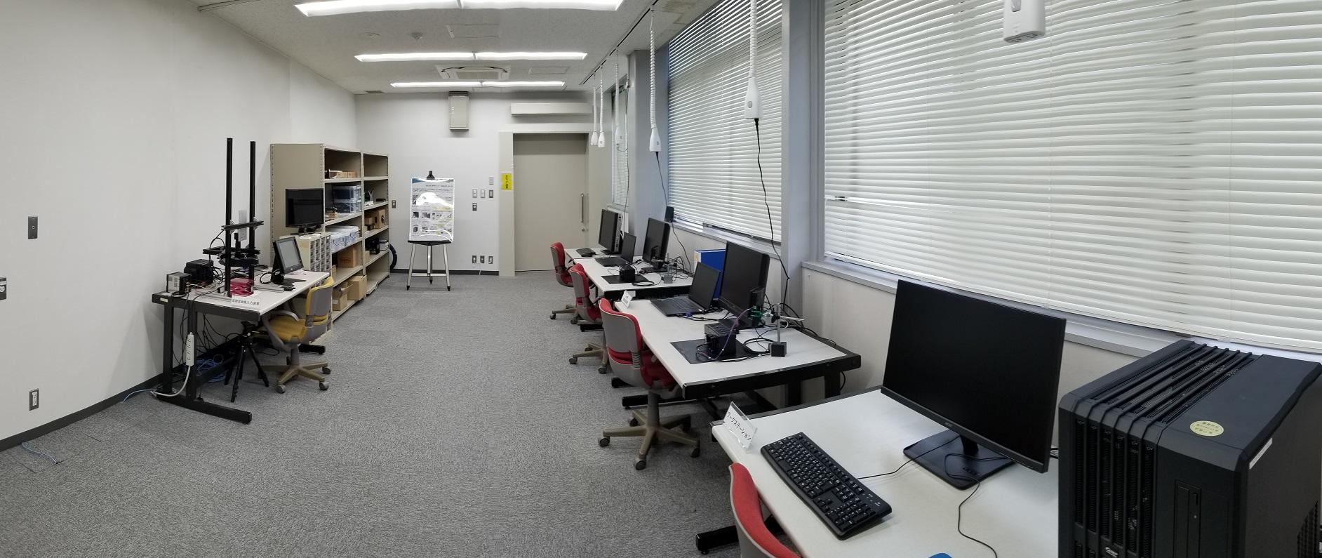 自動化開発室全景a.jpg